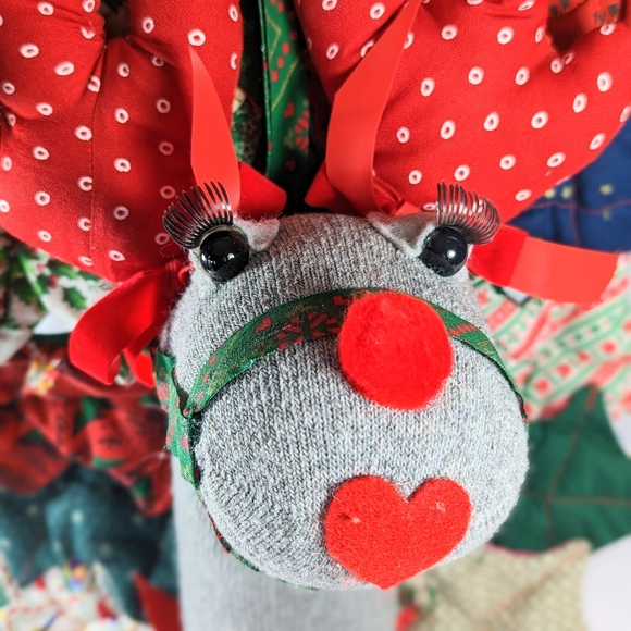 Vintage Quilted Christmas Reindeer Wall Door Hanging Hand Made Kitschy Plush - Picture 3 of 7